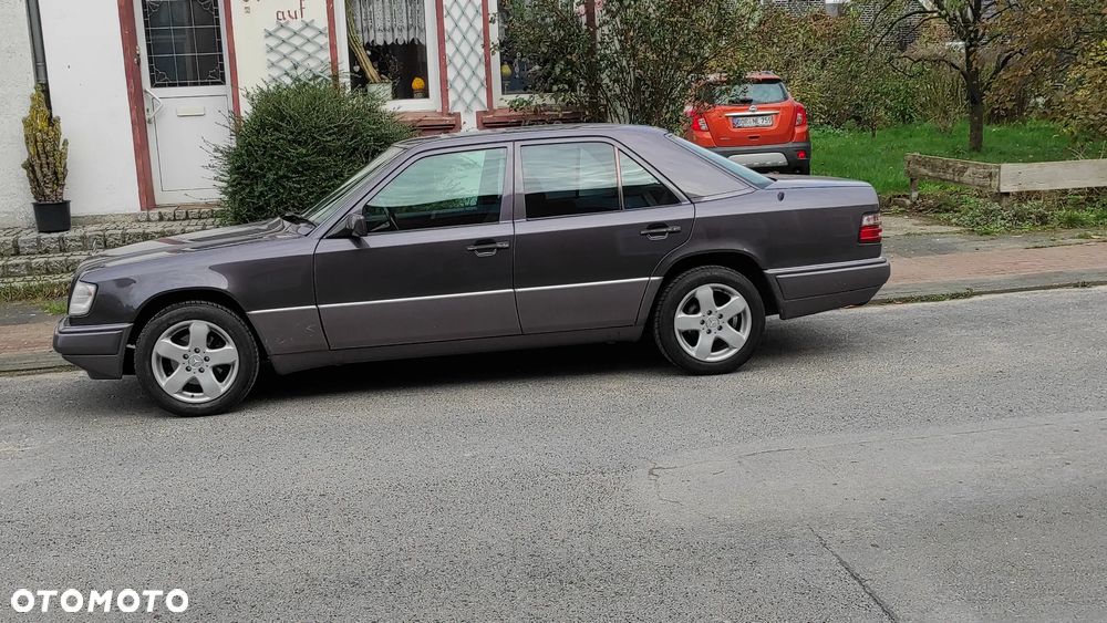 Mercedes-Benz Klasa E 200 - 2