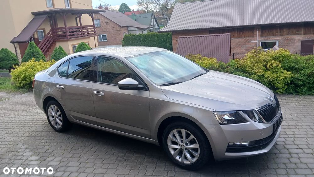 Skoda Octavia 1.6 TDI DSG Ambition - 1