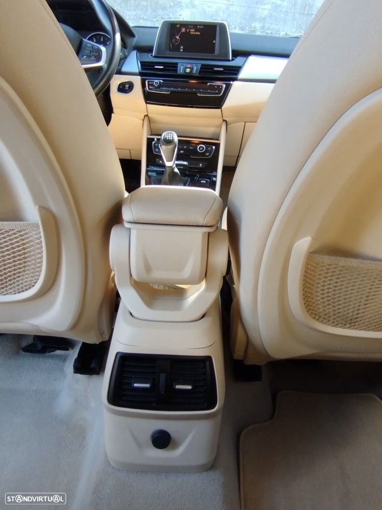 BMW 216 Active Tourer d Luxury Line - 28