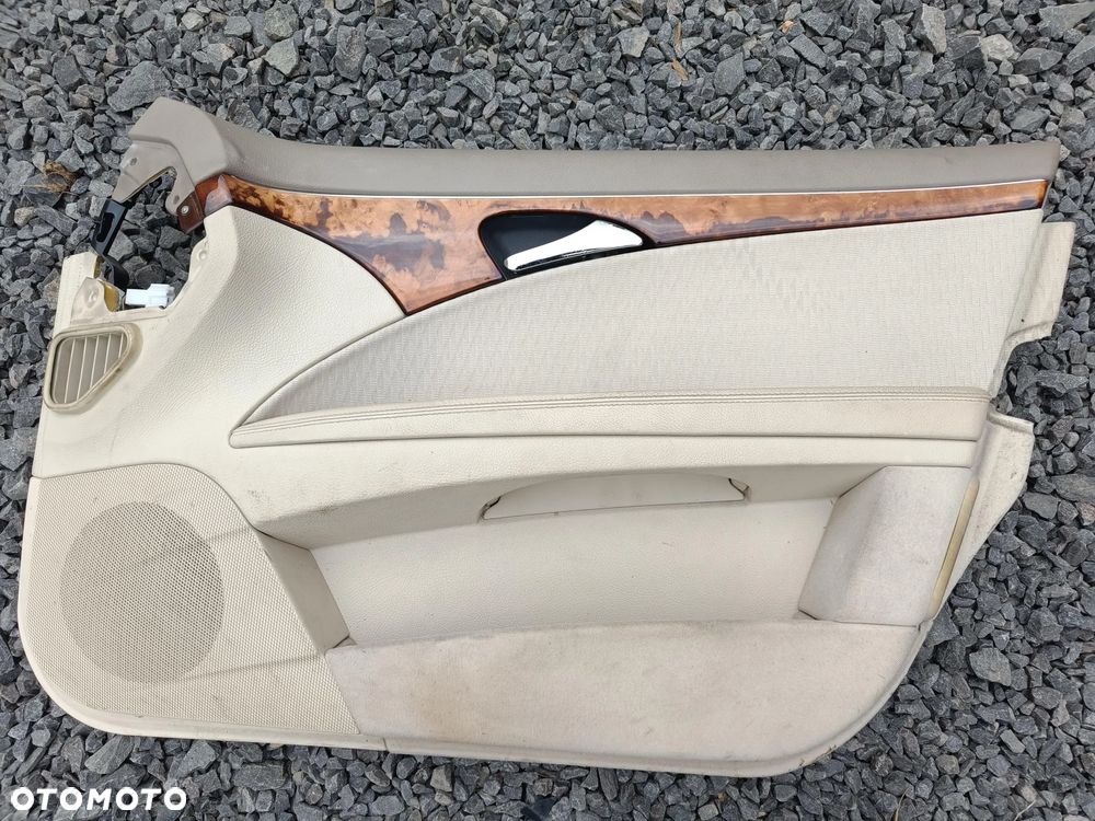 MERCEDES W211 BOCZEK TAPICERKA PRAWY Przód Banan Beż