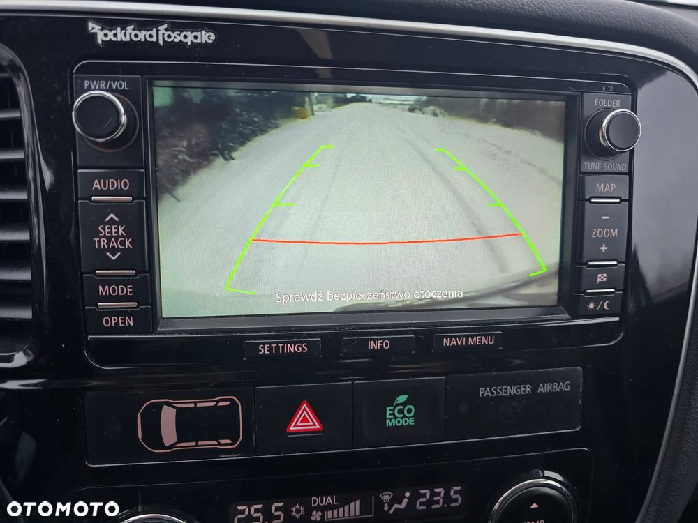 Mitsubishi Outlander 2.0 Instyle + 4WD CVT - 18