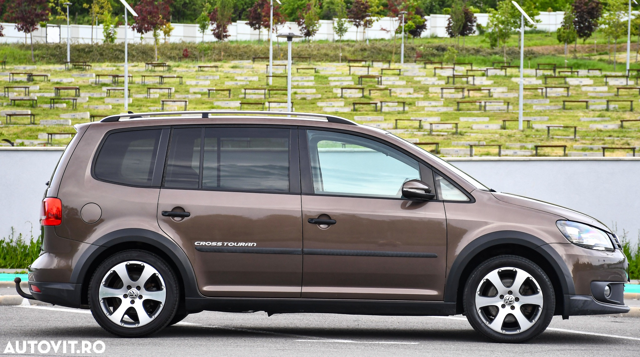 Volkswagen Touran 2.0 TDI DPF DSG Cross - 9