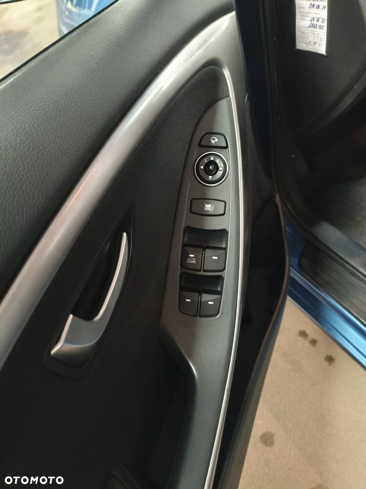 Hyundai i30 blue 1.6 CRDi Trend - 12