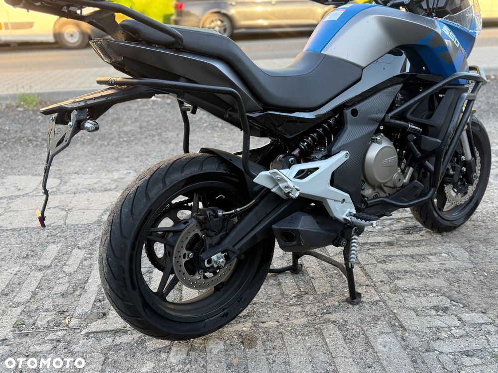 CFMoto 650 MT - 11