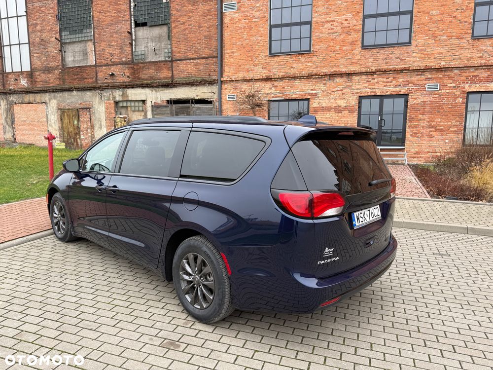 Chrysler Pacifica - 19