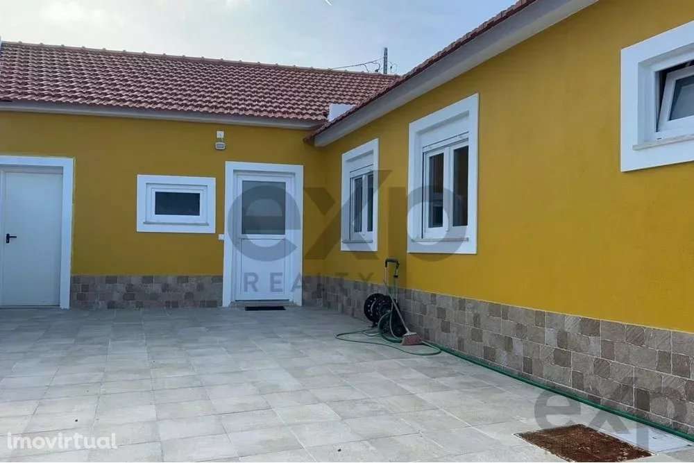 Moradia T2 totalmente renovada na Marinha Grande ! - Grande imagem: 2/33