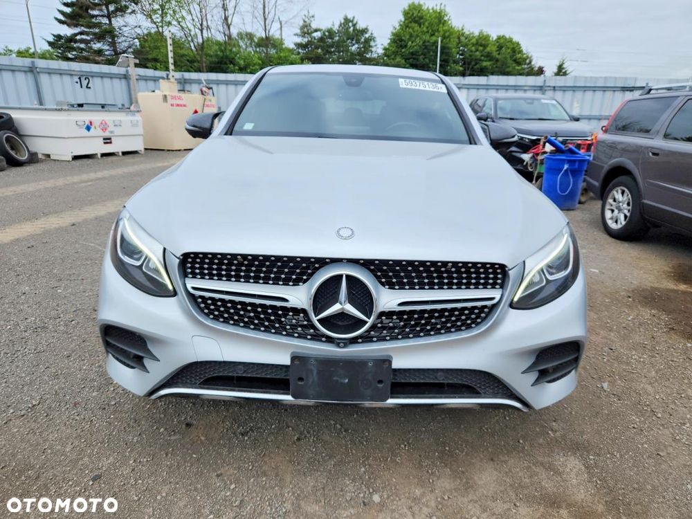 Mercedes-Benz GLC 300 4Matic 9G-TRONIC AMG Line - 6