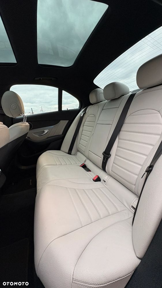 Mercedes-Benz Klasa C 450 AMG 4Matic 7G-TRONIC - 23