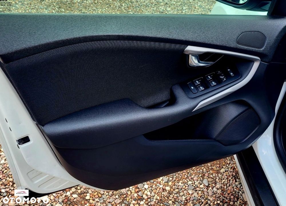 Volvo V40 Cross Country - 30