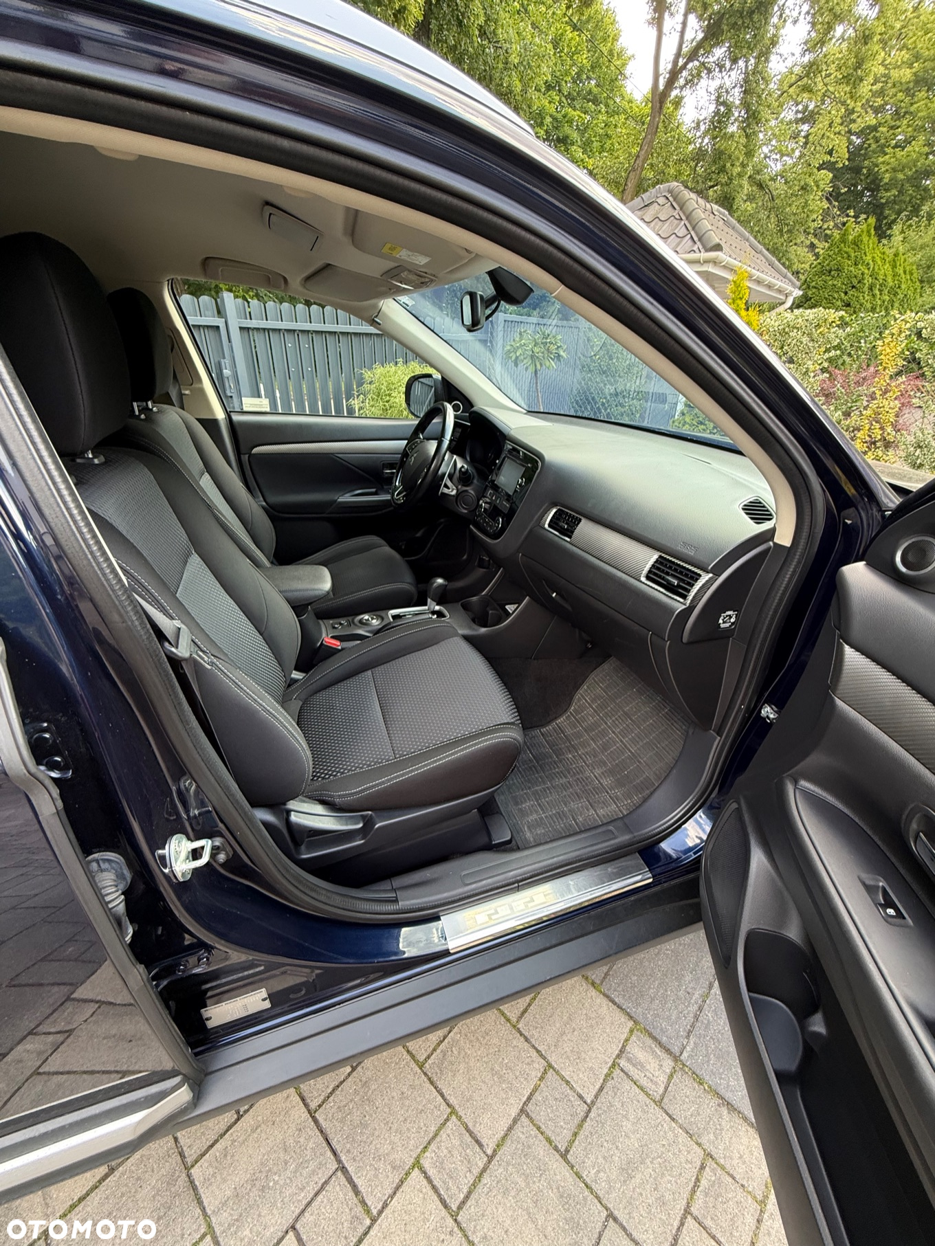 Mitsubishi Outlander 2.0 Instyle + 4WD CVT - 14