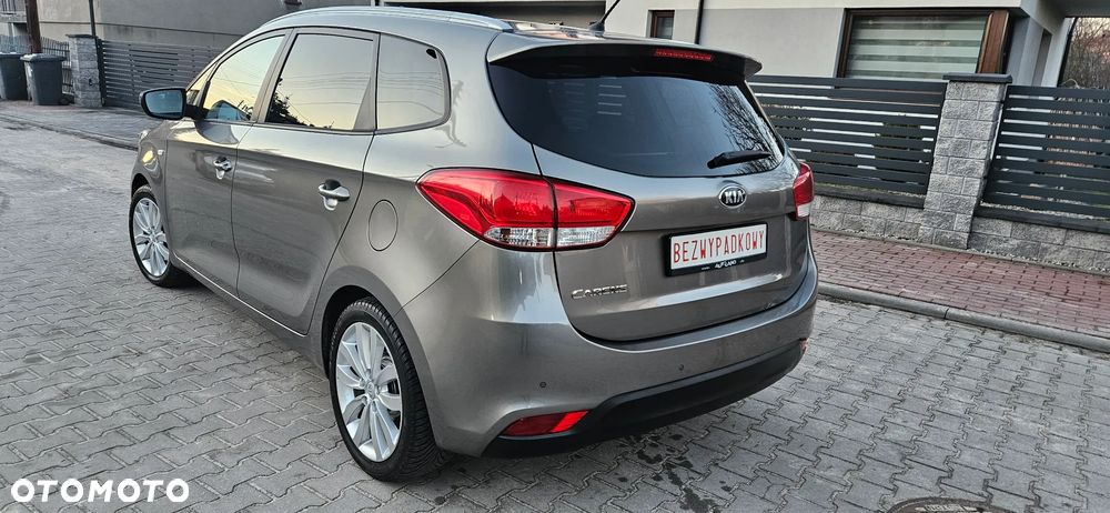 Kia Carens - 6