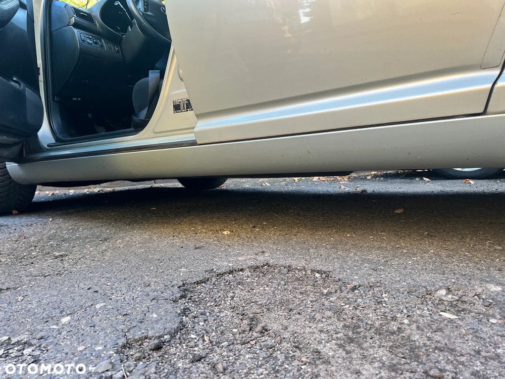 Toyota Avensis 1.8 VVT-i Sol - 19