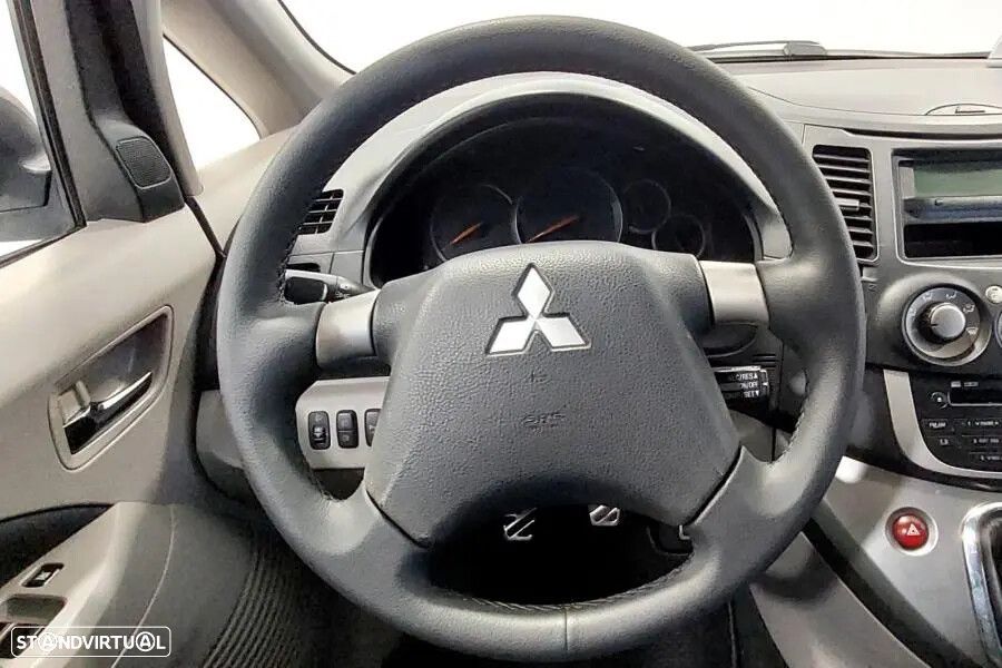 Mitsubishi Grandis - 16