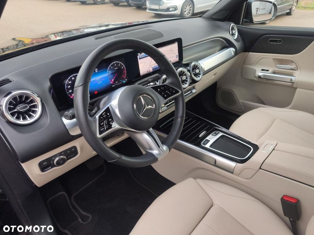 Mercedes-Benz GLB - 11