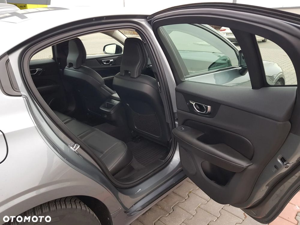 Volvo S60 T5 AWD Momentum Pro - 14