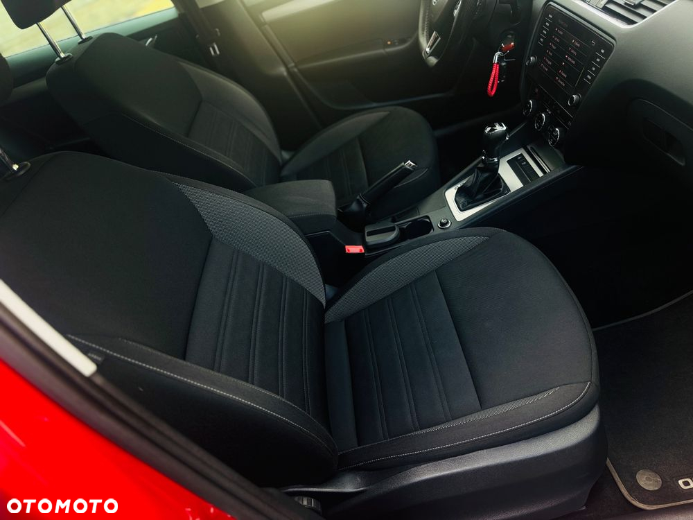 Skoda Octavia Combi 1.6 TDI DSG Premium Edition - 34