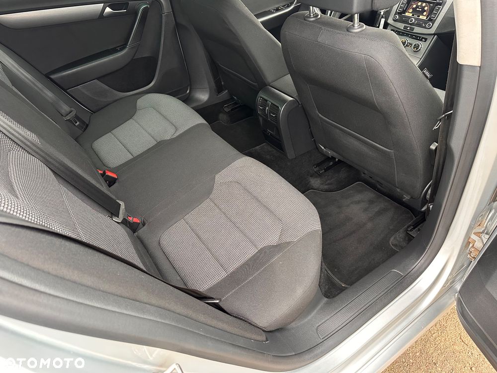 Volkswagen Passat 2.0 TDI BlueMotion Technology Comfortline - 17