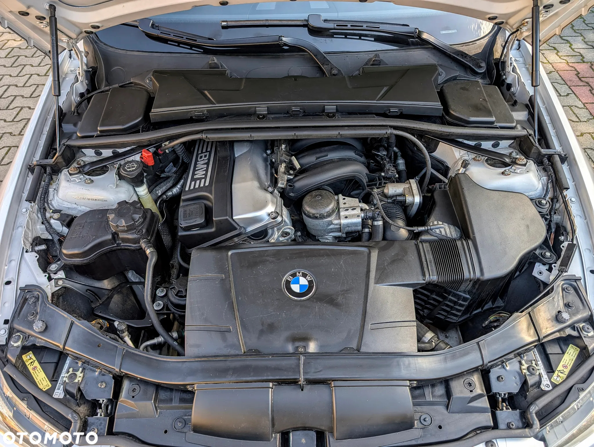 BMW Seria 3 318i Touring - 16
