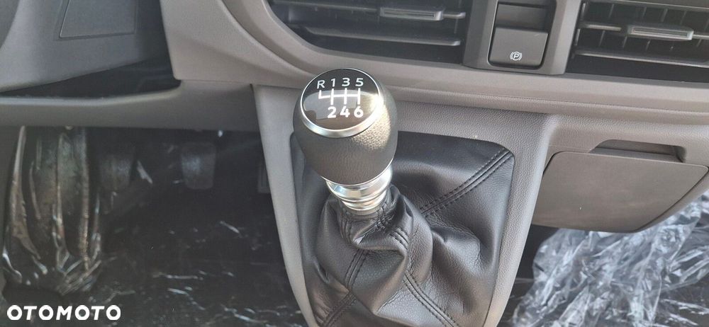 Volkswagen Transporter - 25