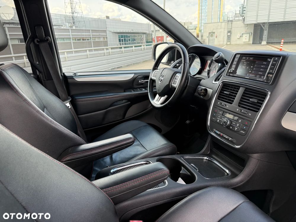 Dodge Grand Caravan - 11