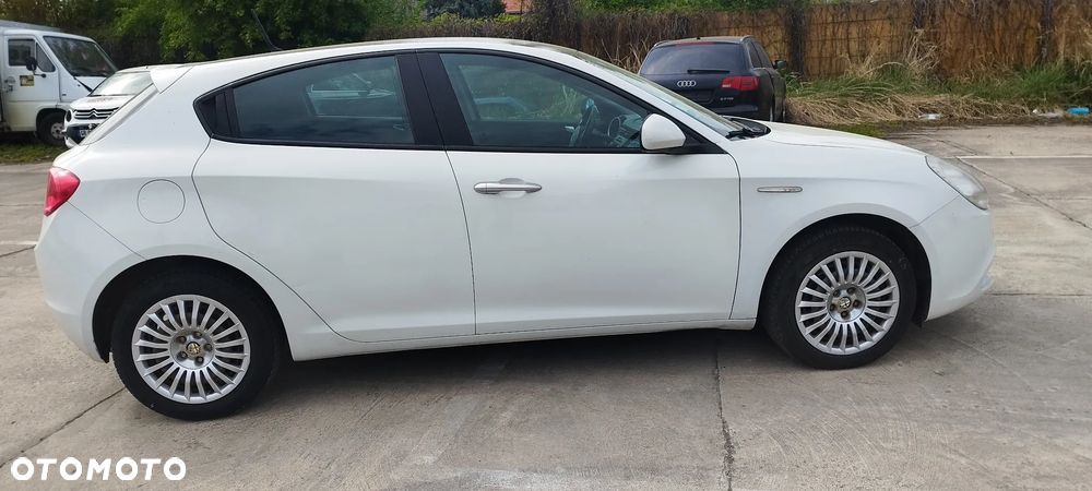 Alfa Romeo Giulietta 1.6 JTDM 16V - 4