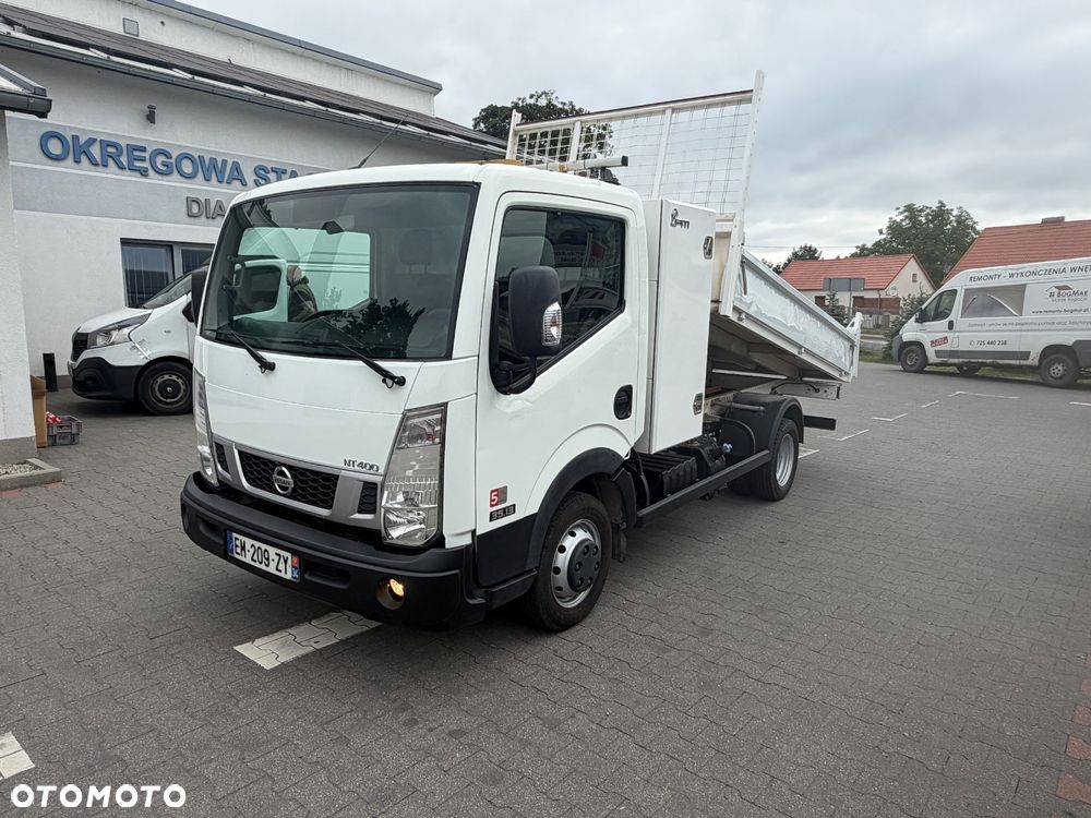 Nissan NT400 - 2