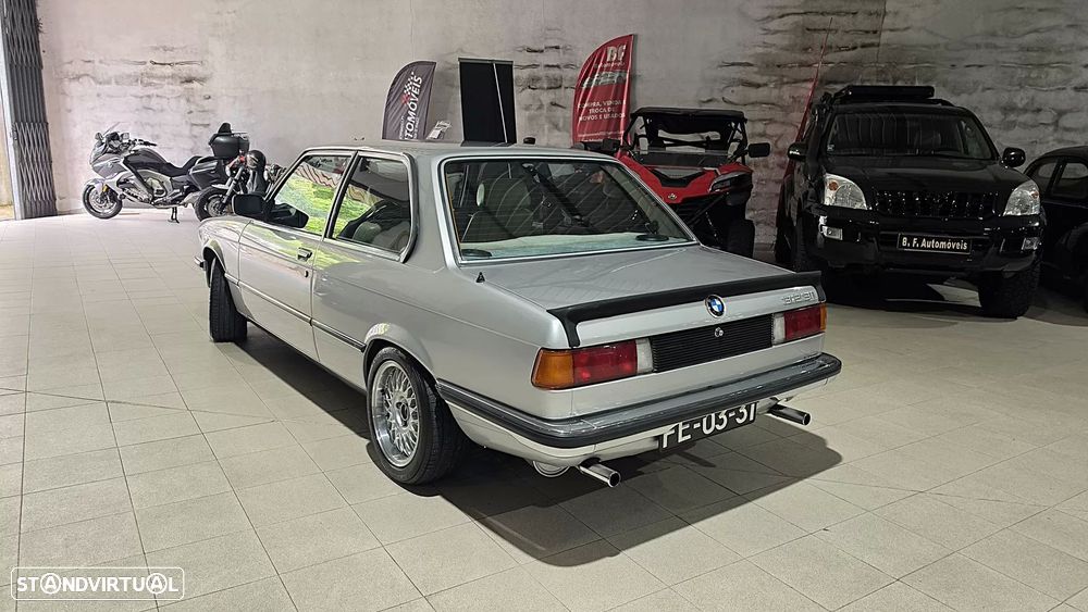 BMW 323 - 11