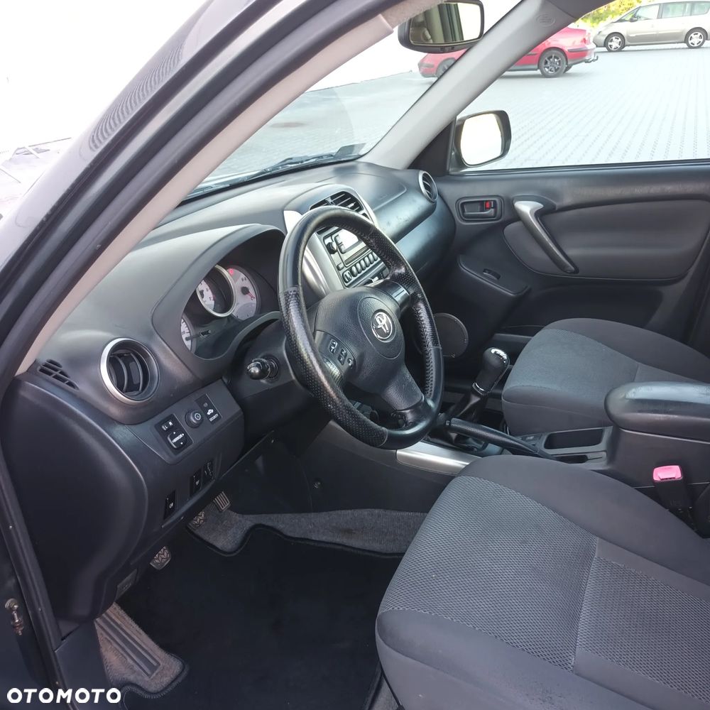 Toyota RAV4 - 9