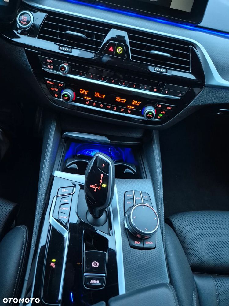 BMW Seria 5 520d M Sport - 16