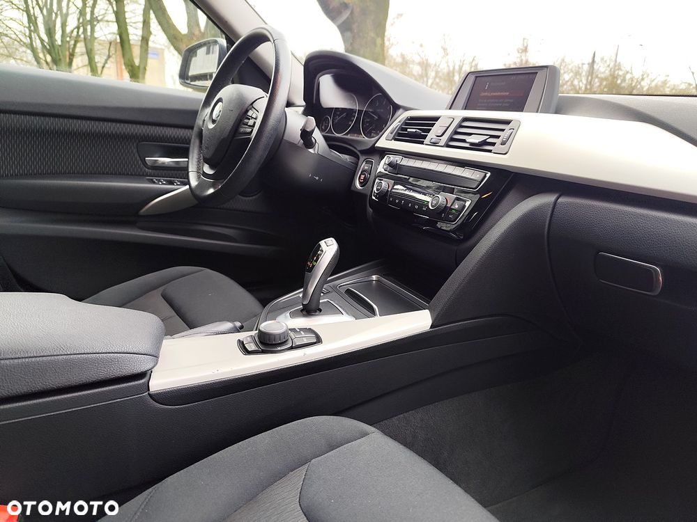 BMW 3GT 318d Business Edition - 13