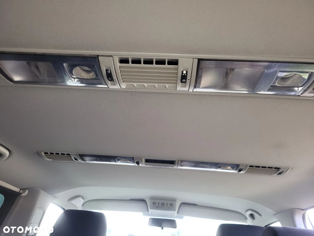 Volkswagen Caravelle - 15