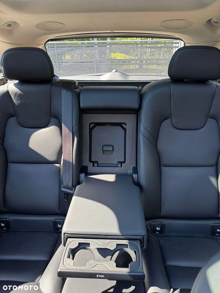 Volvo XC 60 B5 B AWD Ultra Bright - 17