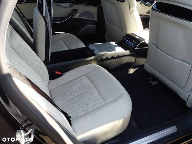 Audi A8 - 4