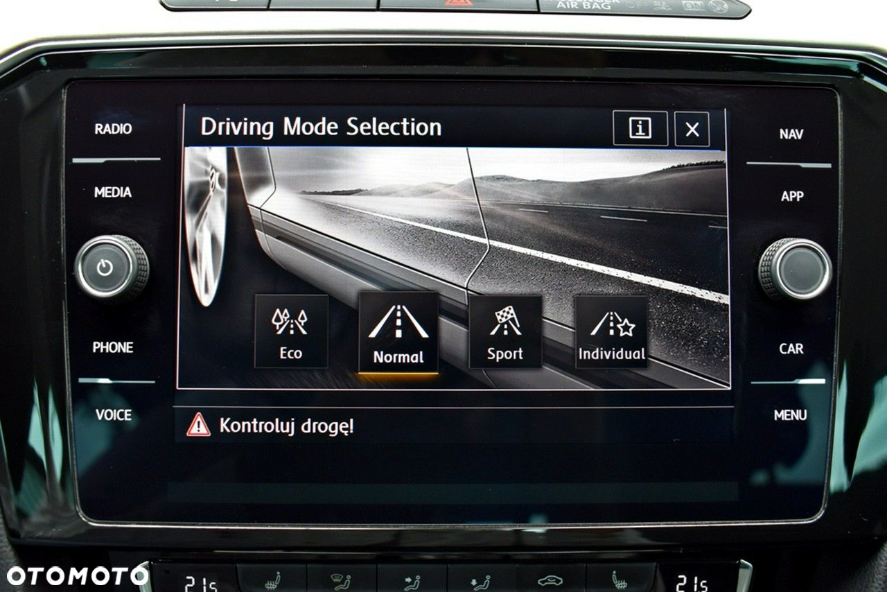Volkswagen Passat 1.8 TSI BMT Highline - 26
