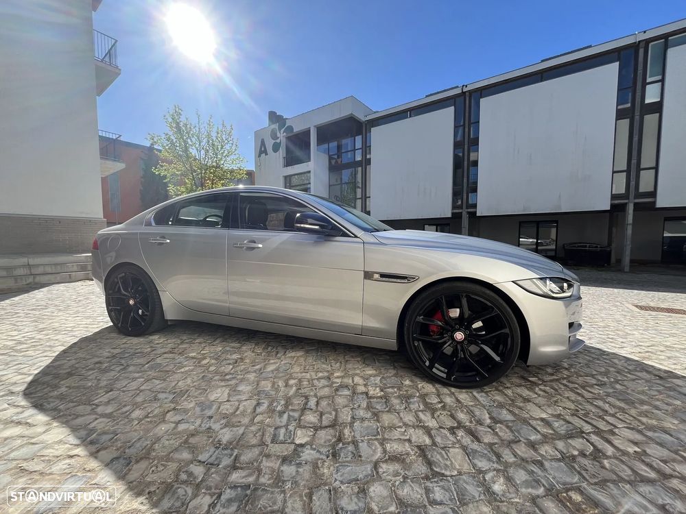 Jaguar XE 20d Portfolio - 7