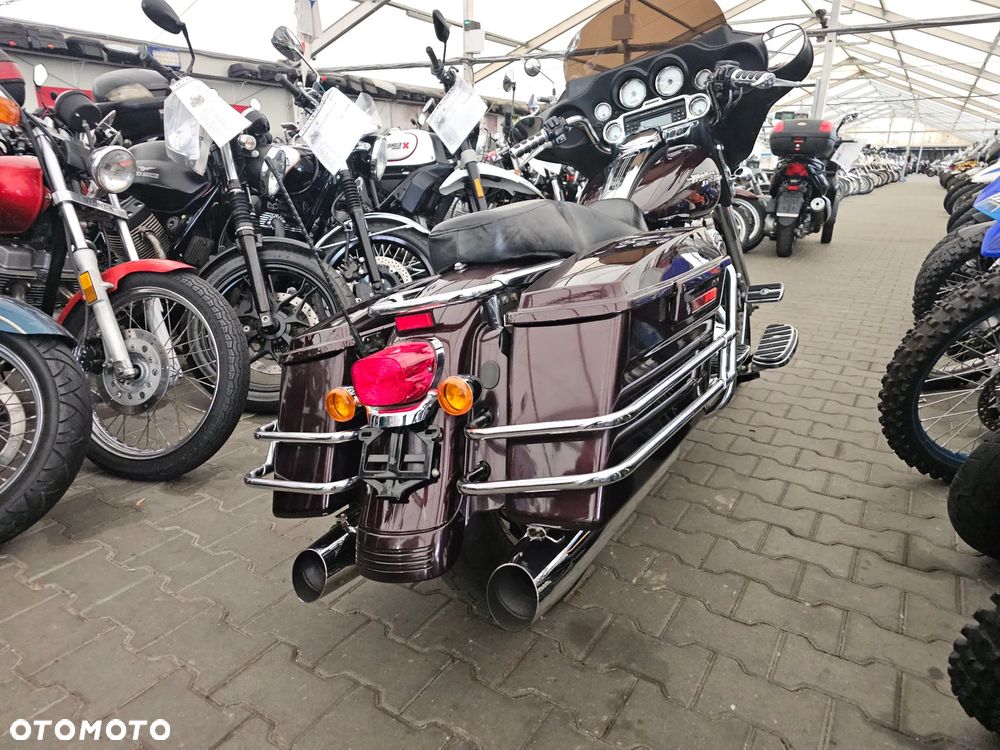 Harley-Davidson Touring Street Glide - 32