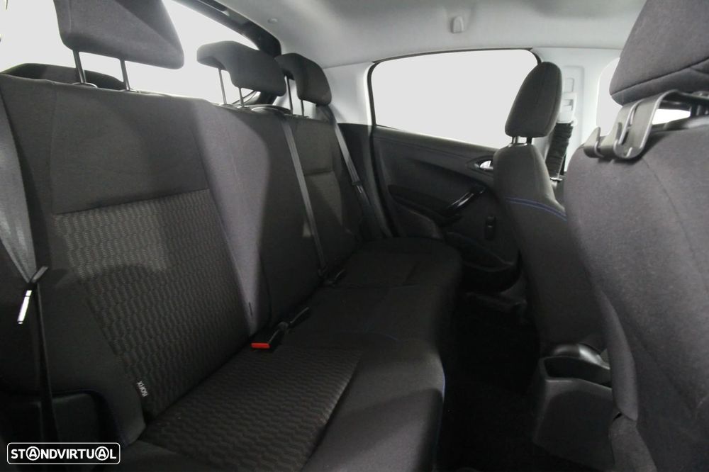 Peugeot 208 - 10
