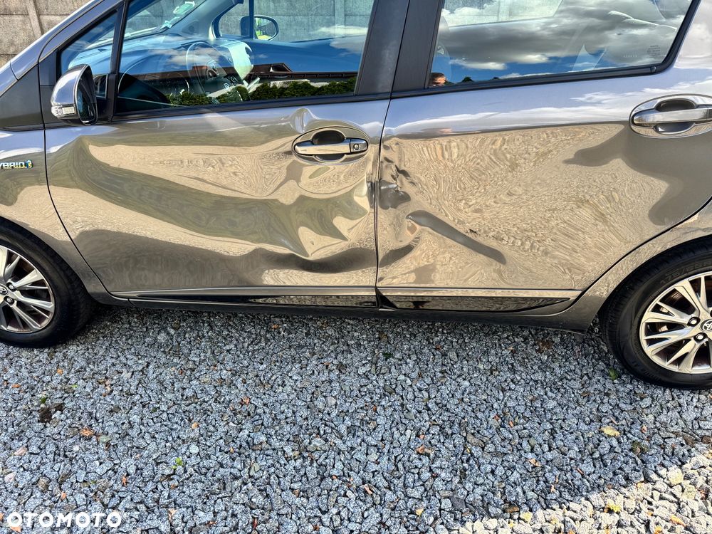 Toyota Yaris Hybrid 100 Business Edition - 8