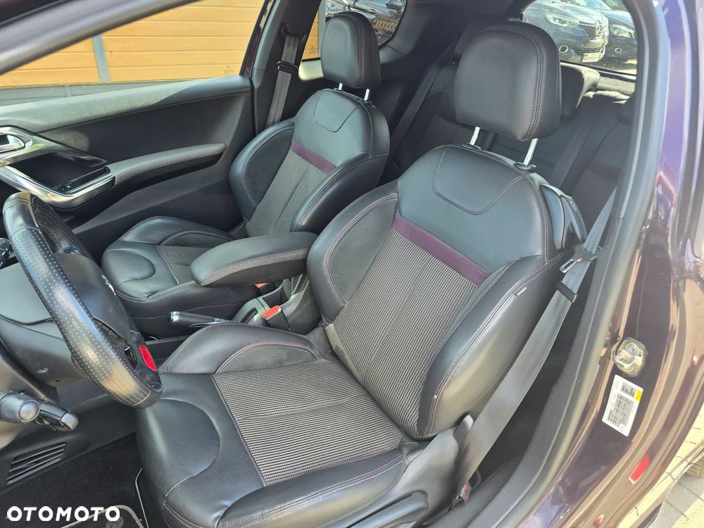 Peugeot 208 - 12