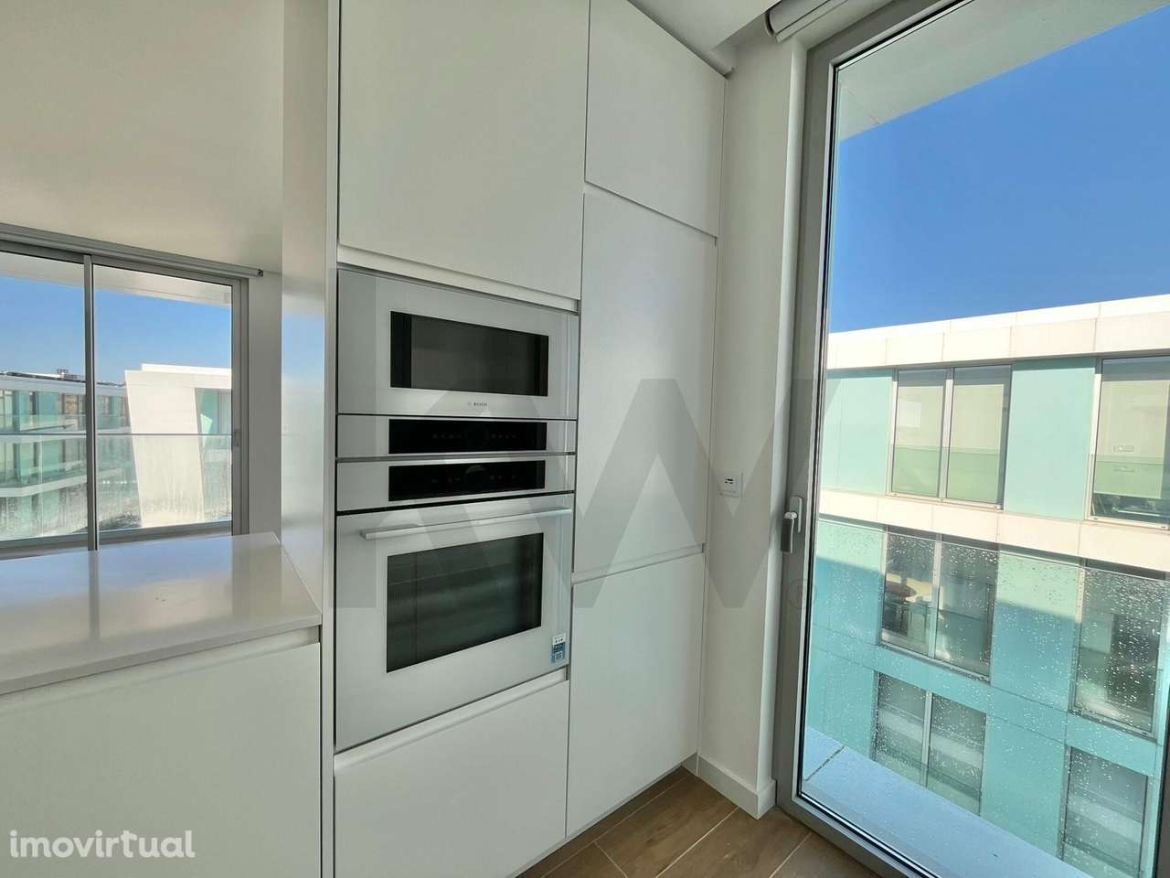 T2 Exclusivo em Primeira Linha de Mar com Condomínio de Luxo - Grande imagem: 5/25