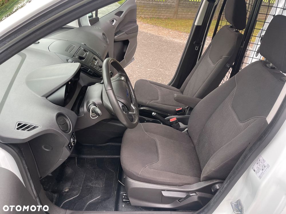 Ford Courier - 21