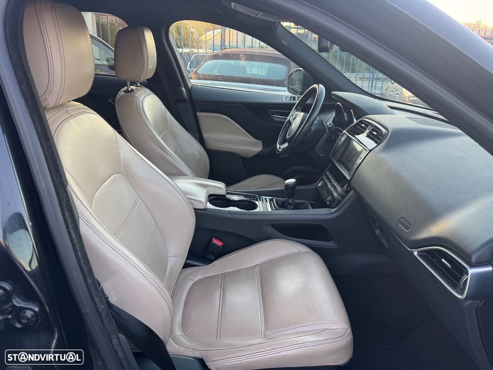 Jaguar F-Pace 2.0 i4D Prestige AWD - 33