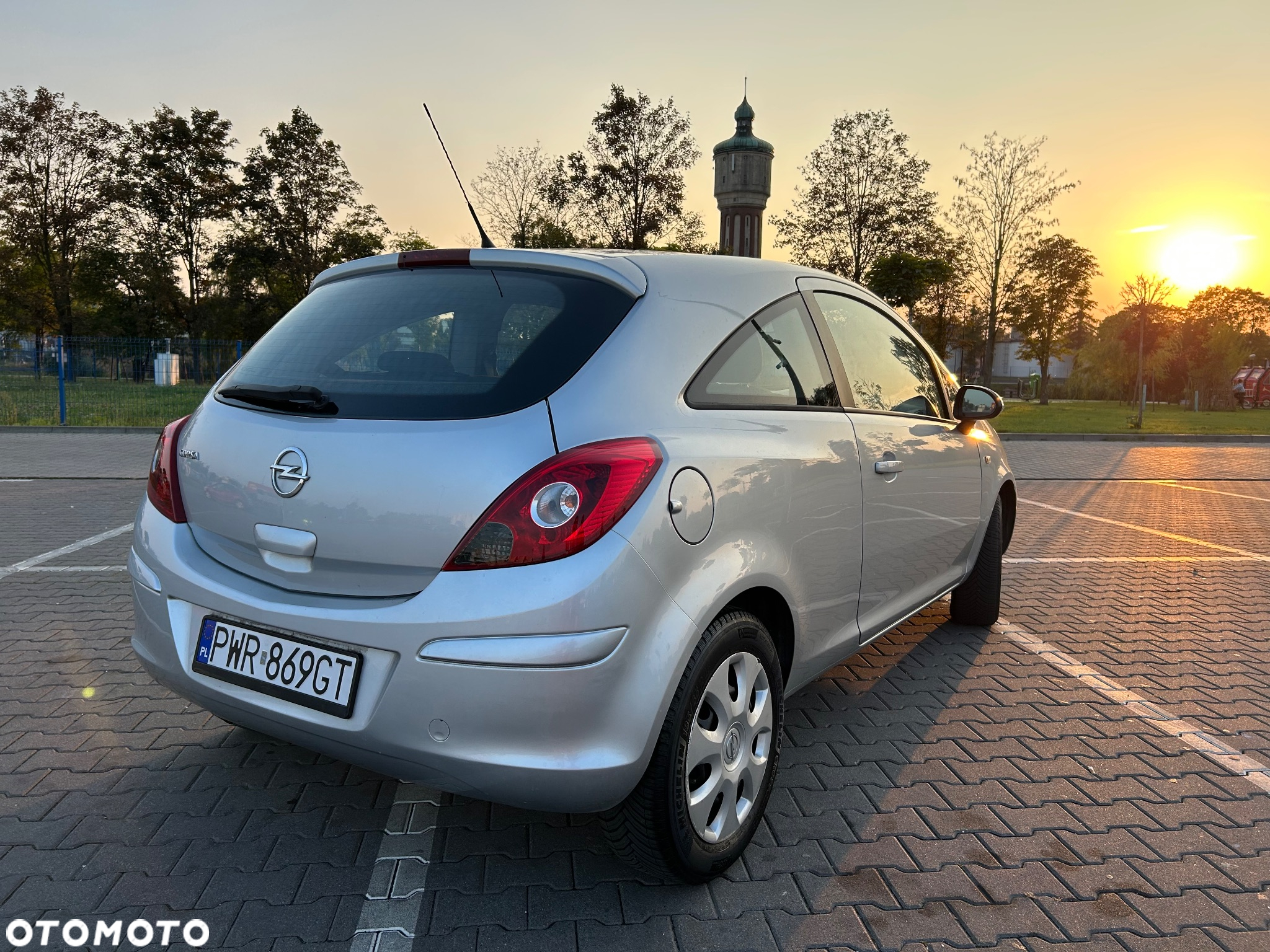Opel Corsa 1.2 16V Enjoy - 4