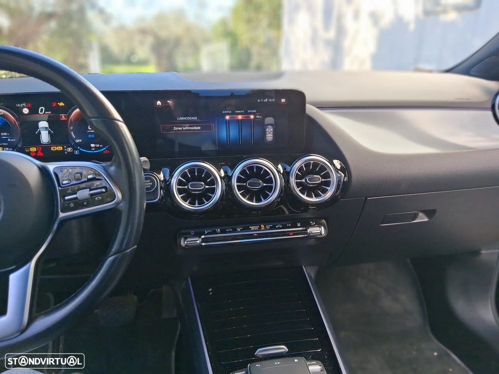 Mercedes-Benz GLA 250 e 8G-DCT Progressive — fotografia 3
