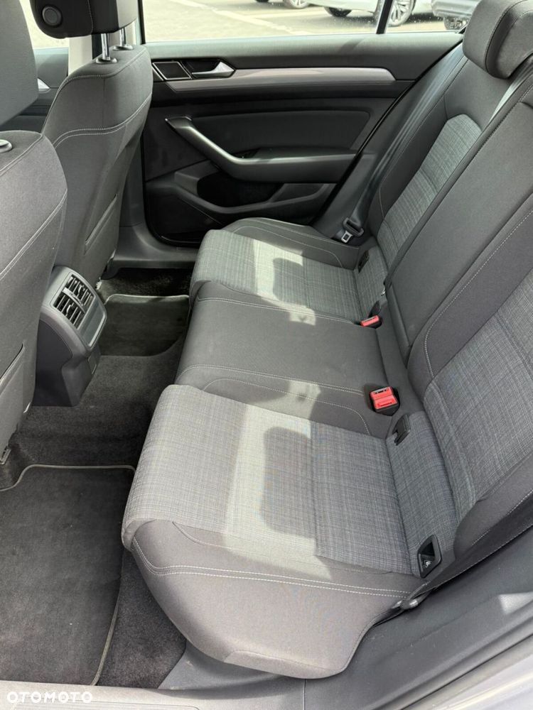 Volkswagen Passat 2.0 TDI EVO Business DSG - 24