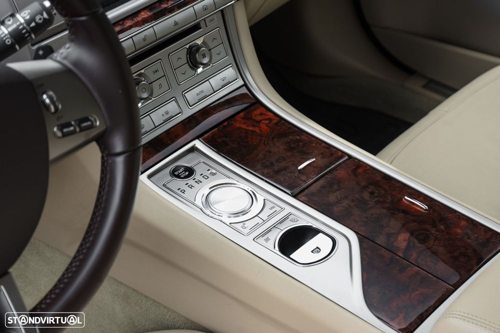 Jaguar XF 3.0 D V6 Luxury - 19