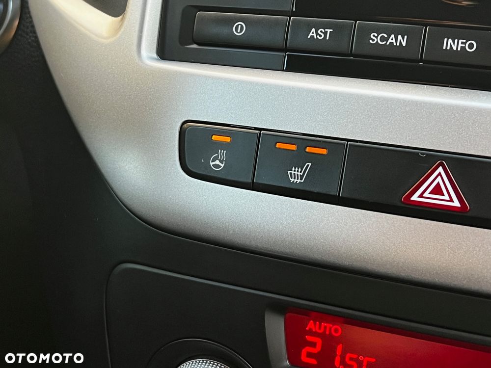Kia Venga 1.4 CVVT UEFA EURO 2016 - 27