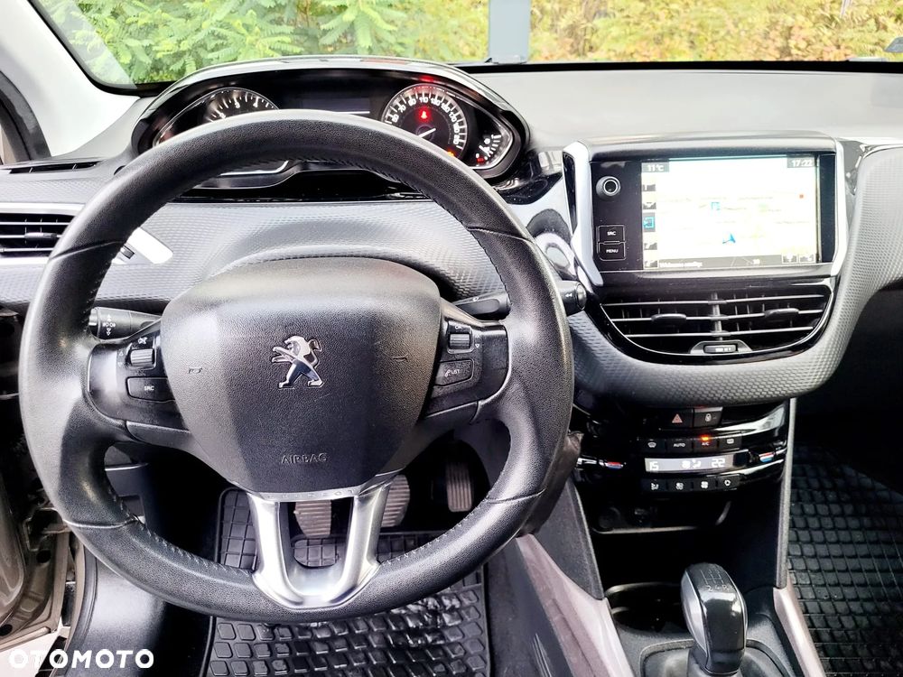 Peugeot 2008 1.2 Pure Tech Allure S&S - 13