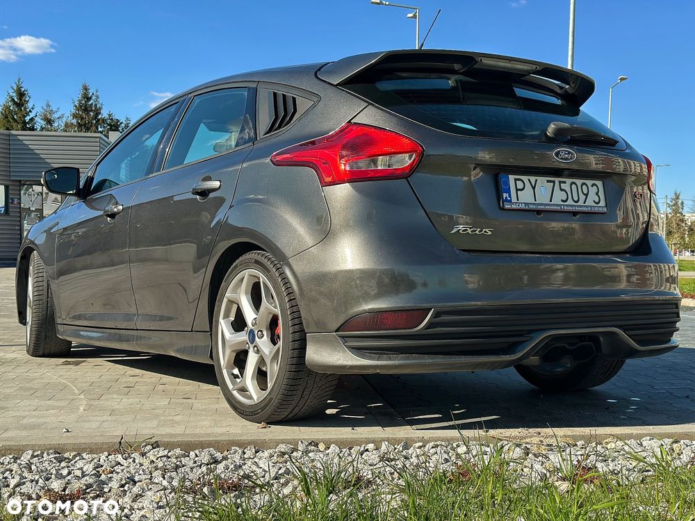 Ford Focus 2.0 EcoBoost ST mit Leder-Sport-Paket - 4