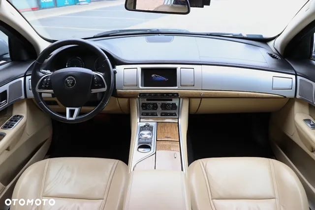 Jaguar XF 2.2 D Luxury - 11